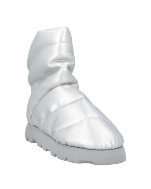 PIUMESTUDIO White Stiefelette