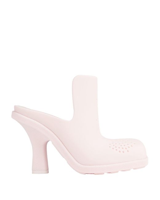 Mules & Zoccoli di Burberry in Pink