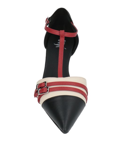 Ovyè Black Pumps
