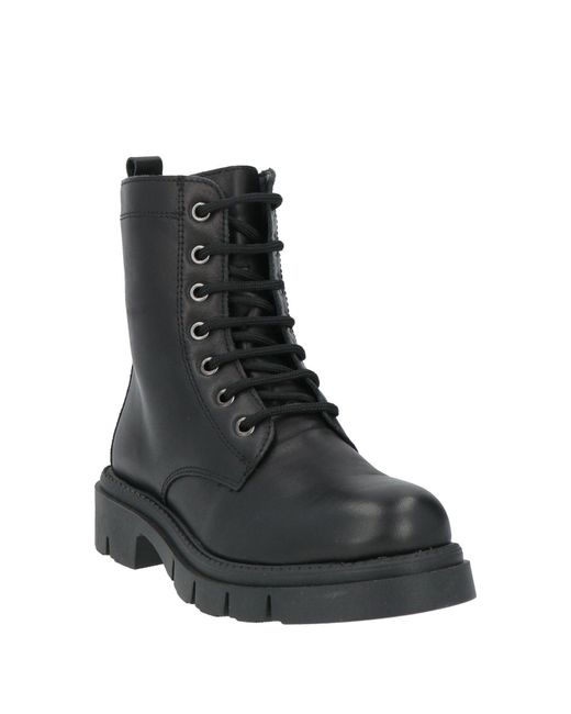 Nila & Nila Black Ankle Boots