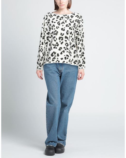Juvia White Sweatshirt