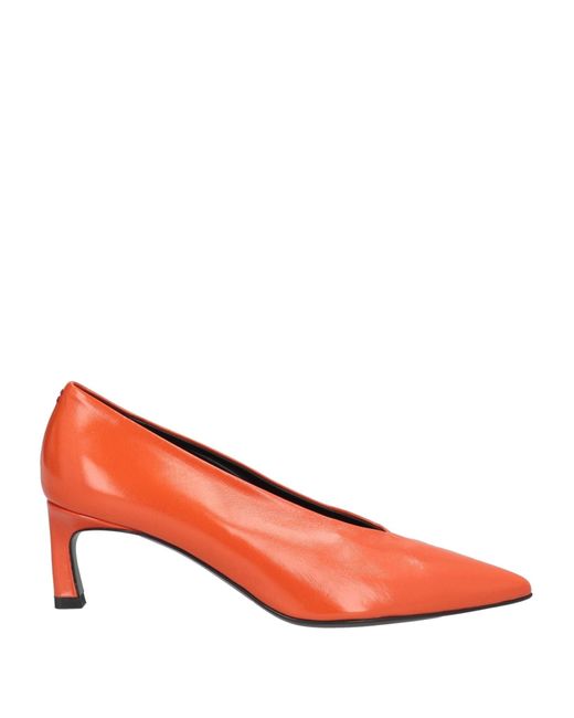 Halmanera Red Pumps