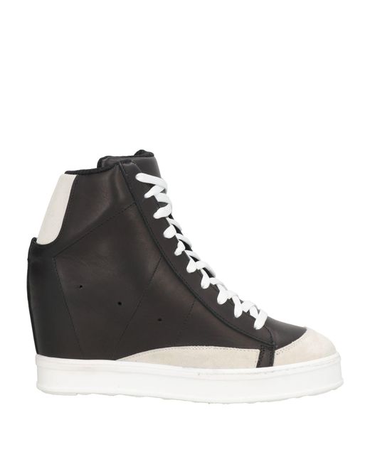 Ovyè Black Sneakers