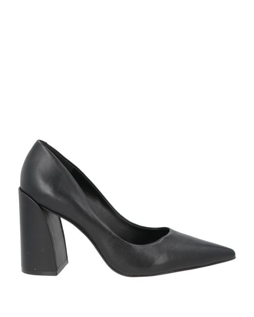 Carrano Black Pumps