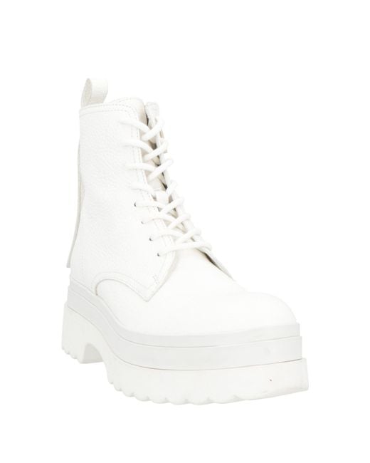 Red(v) White Ankle Boots