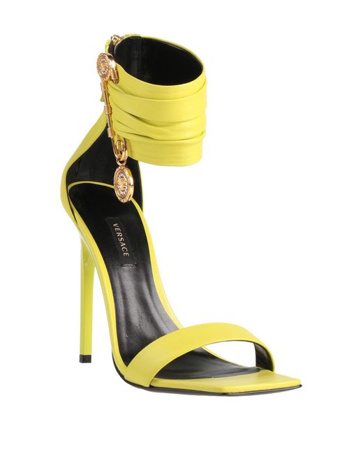 Sandalias Versace de color Yellow