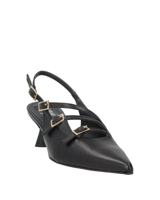 Ovyè Black Pumps