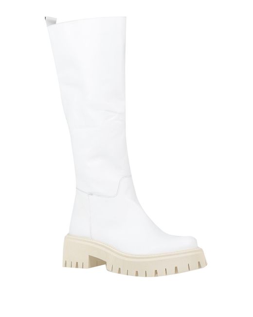 Primadonna White Boot
