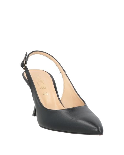 Nila & Nila Metallic Pumps