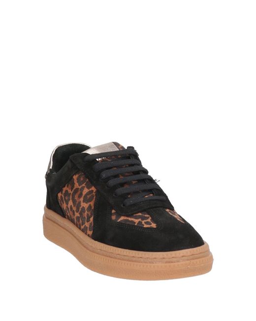 Nila & Nila Brown Trainers
