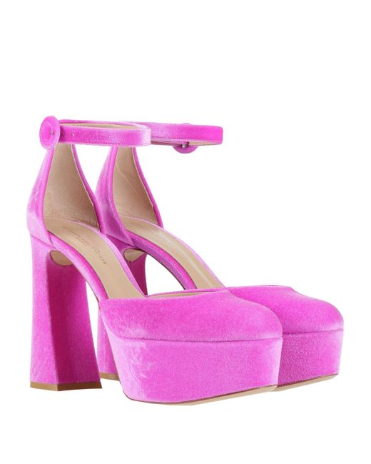 Decolletes di Gianvito Rossi in Pink
