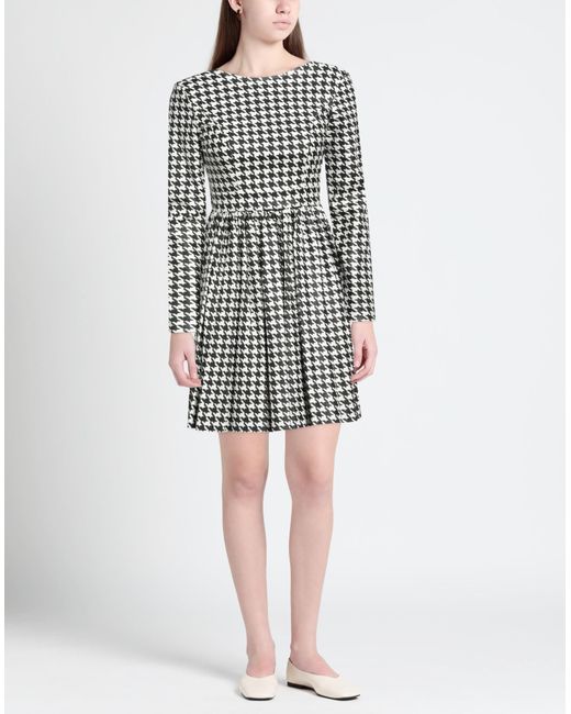 Robe courte FELEPPA en coloris White