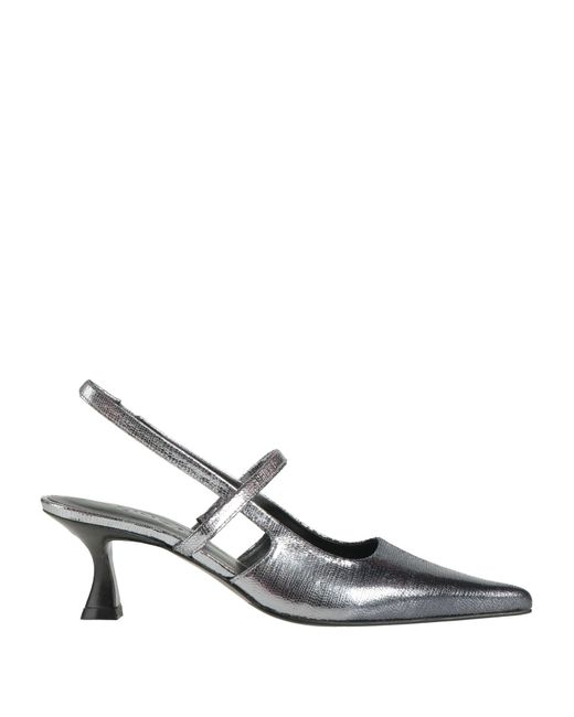 Zinda White Pumps