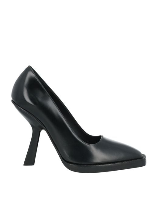 Ferragamo Black Pumps