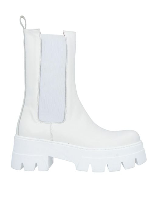 Ennequadro White Ankle Boots