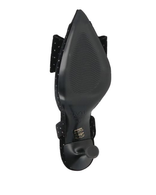 Ovyè Black Pumps