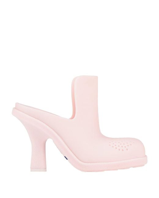 Mules & Zoccoli di Burberry in Pink