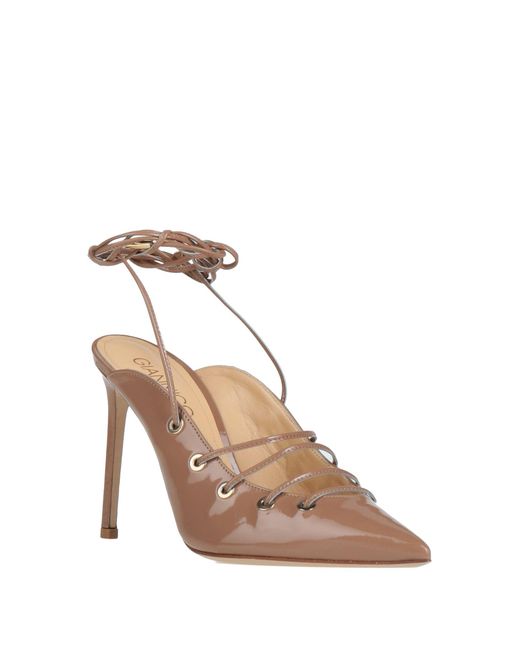 Giannico Natural Pumps