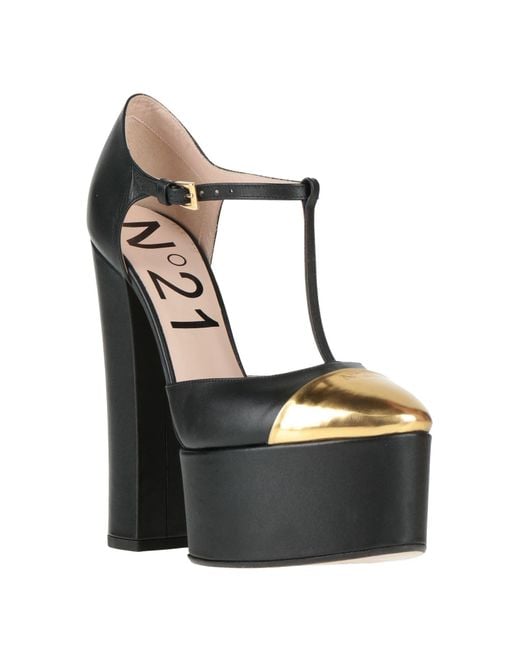 N°21 White Pumps