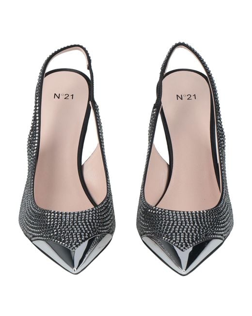 N°21 White Pumps