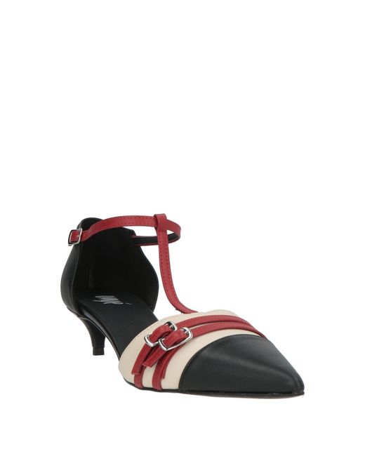 Ovyè Black Pumps