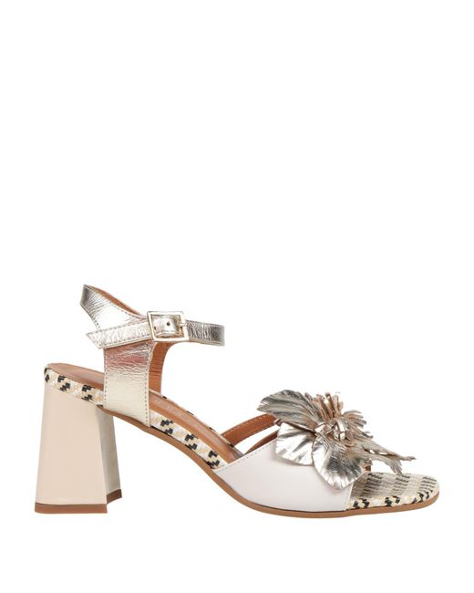 Les Tulipes Natural Sandals
