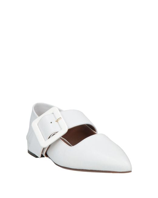 L'Autre Chose White Ballet Flats