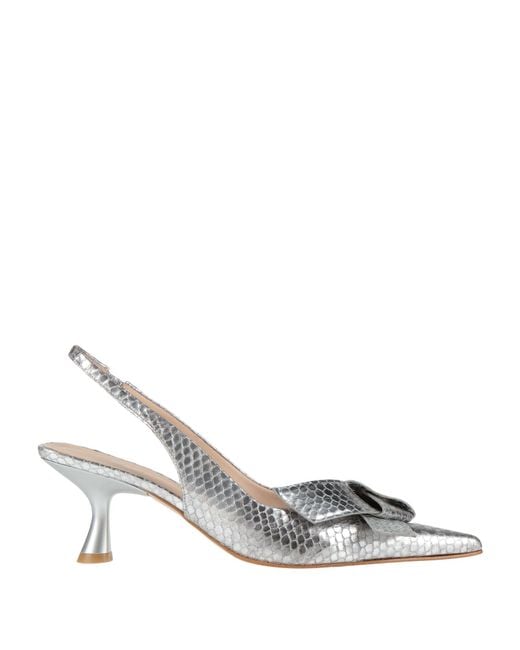 Zinda White Pumps