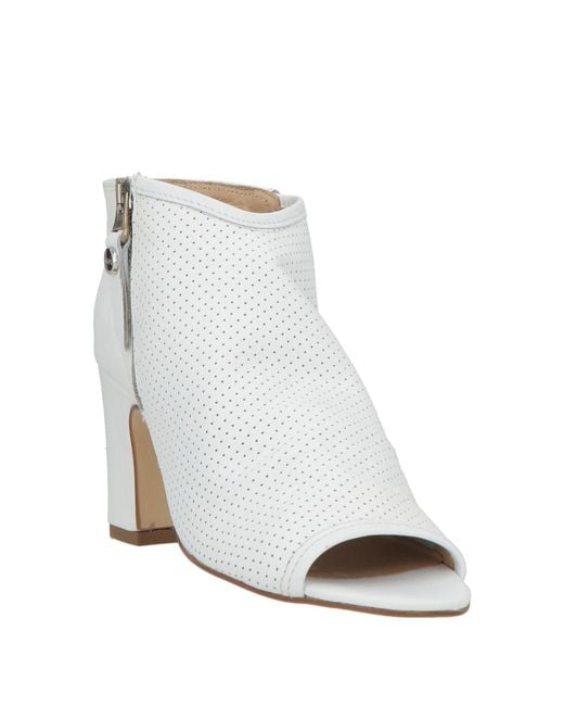 Keys White Ankle Boots Soft Leather