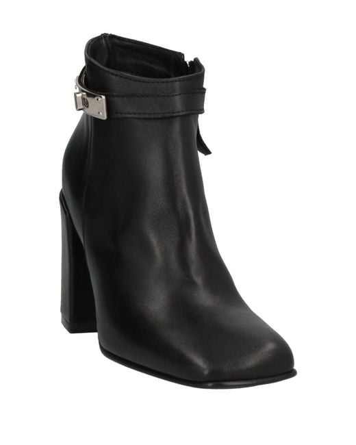 Ovyè Black Ankle Boots