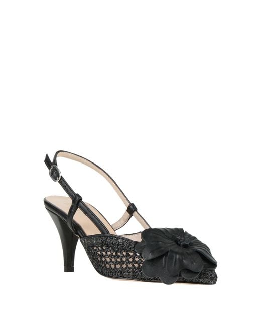 Ovyè Black Pumps