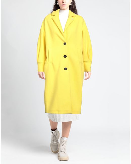 Exte Yellow Coat