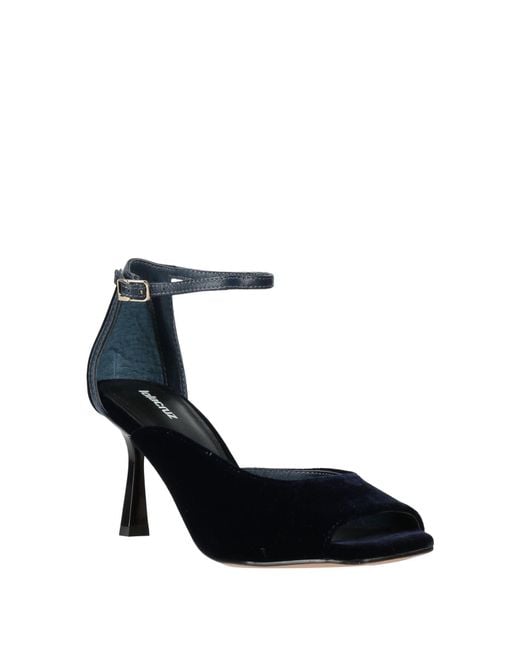 Lola Cruz Black Pumps