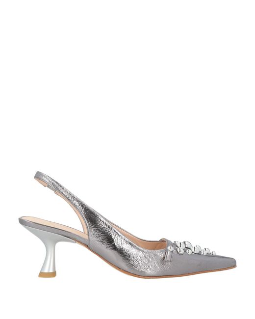Zinda White Pumps