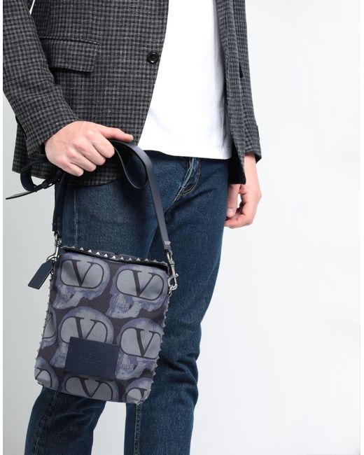 Bolso con bandolera Valentino Garavani de Lona de color Gris para hombre -  Lyst