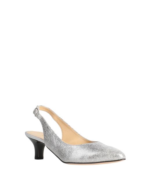 Brunate White Pumps