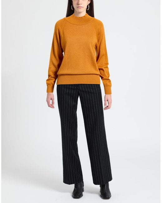 CROCHÈ Orange Turtleneck