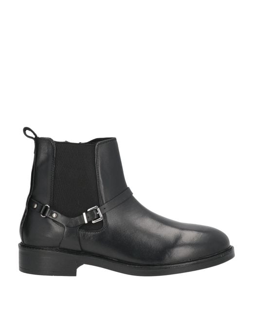 Bottines Emanuélle Vee en coloris Black
