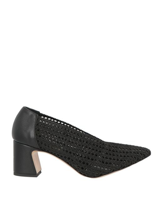 Nila & Nila Black Pumps