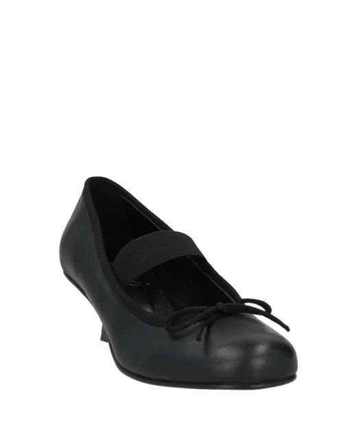 Ovyè Black Pumps Leather