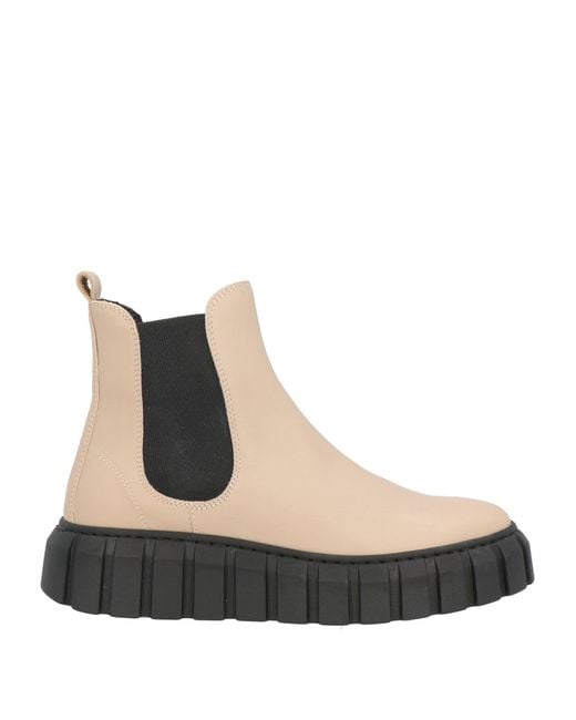 Nila & Nila Black Ankle Boots