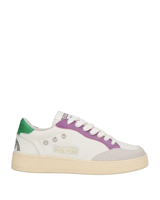 Back 70 Pink Trainers