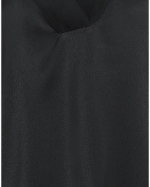 Clips Black Top