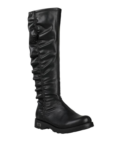 Cult Black Boot Textile Fibers
