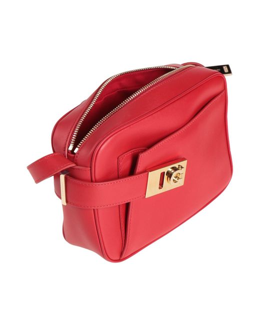 Sacs Bandoulière Ferragamo en coloris Red