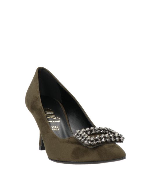 Ovyè Metallic Pumps