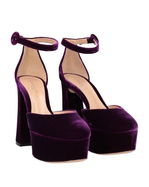 Decolletes di Gianvito Rossi in Purple