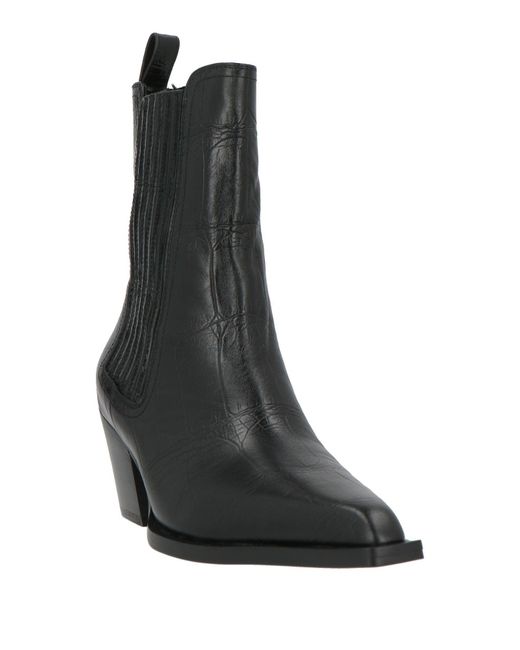 Lola Cruz Black Ankle Boots Leather