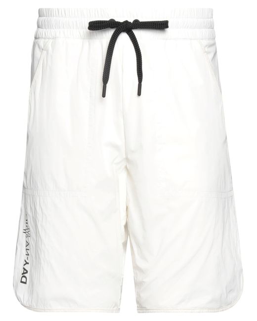3 MONCLER GRENOBLE Shorts & Bermudashorts in White für Herren