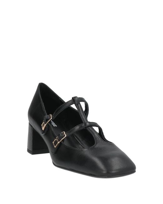 Lola Cruz Black Pumps